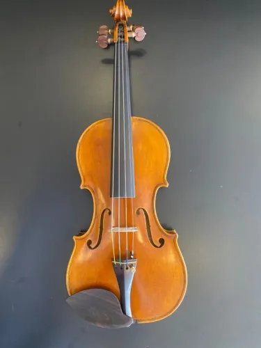 Violino feito por Luthier