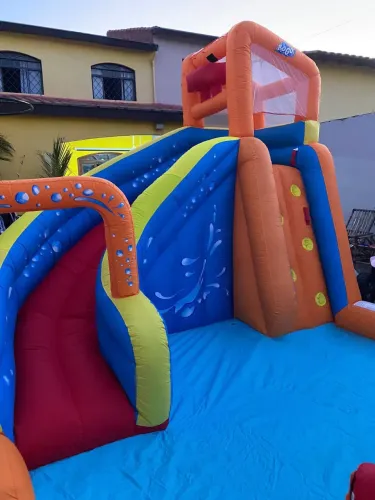 Tobogã com piscina ótimo para quintal ou locação