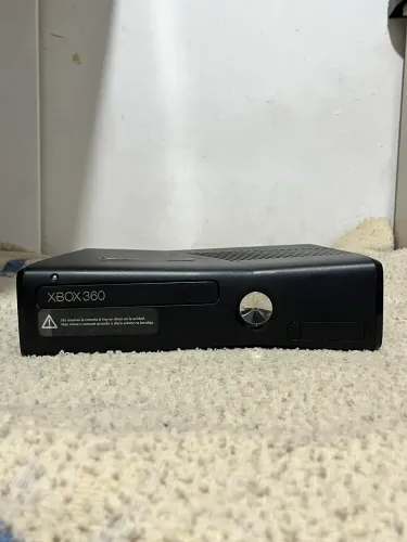 Xbox 360 Slim Desbloqueado 4 GB + HD 500 GB + Kinect + 4 Controles + Jogos