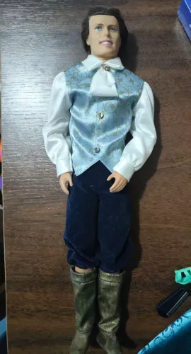 Ken Rei Dominic com a roupa do Julian