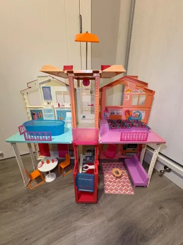 Casa da Barbie + 6 móveis extras 