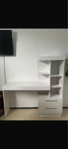 VENDO ESCRIVANINHA 