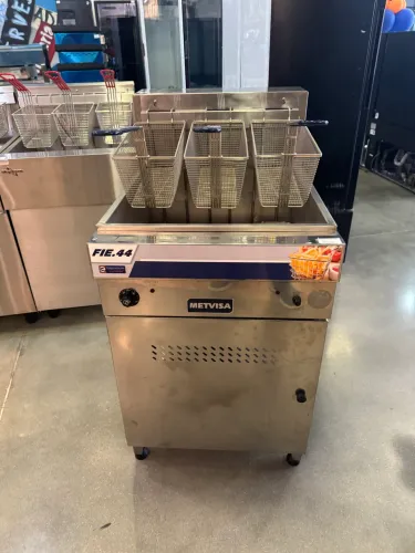 Fritadeira elétrica industrial 45 litros água e óleo trifásica 380w Nova 