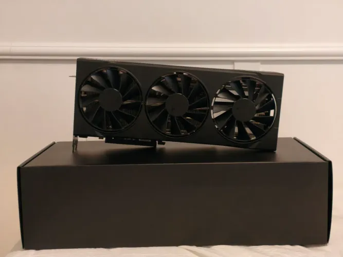 Placa de video AMD Rx 9070 XFX Swift OC