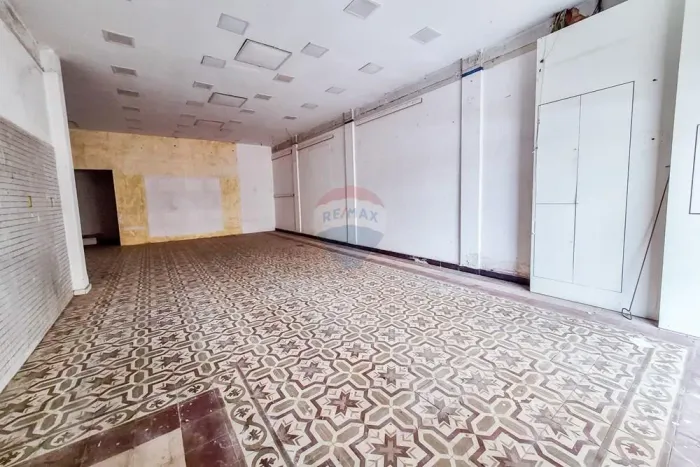 Loja ampla com 300m2 na Hallfeld