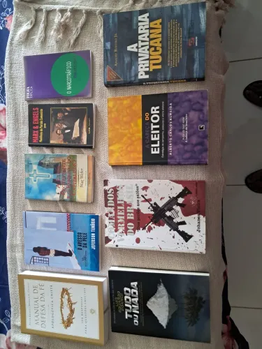 Vendo livros.