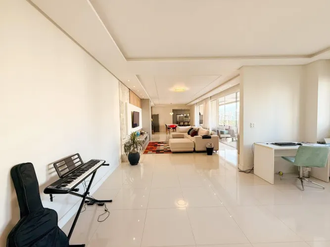 Apartamento - 4 dormitórios - 4 Suítes - localizado em Itapema / Castelo Branco REF: DW649