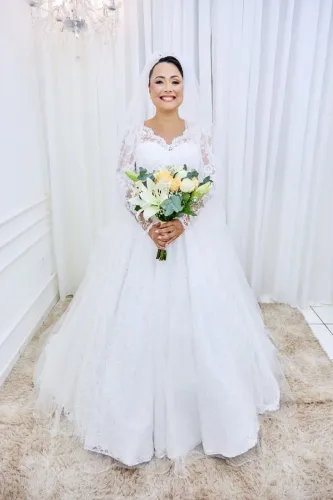 Vestido de noiva em renda.