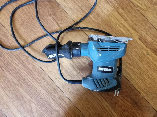 Lixadeira orbital marca Wesco em voltagem 110V.
