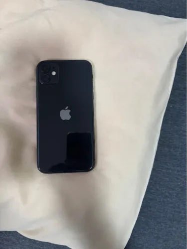 iPhone 11 64GB, na cor preta, único dono, telefone muito conservado, sem detalhe!