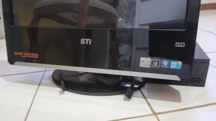 Monitor 20" Semp Toshiba 220volts