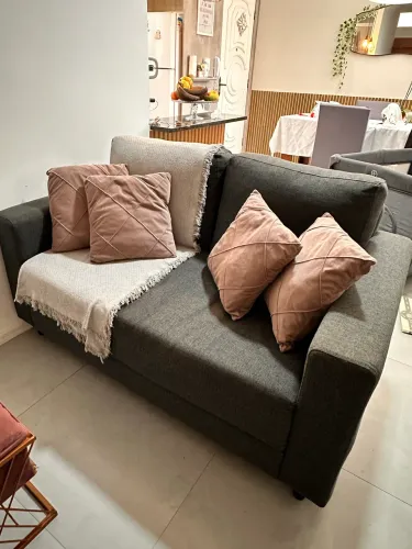 Sofá Muy 2 lugares Tok&Stok cinza chumbo 