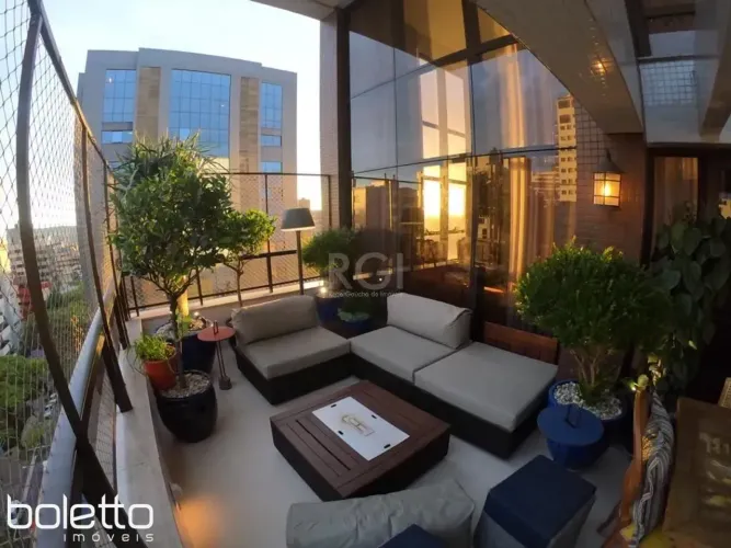 Apartamento Para Comprar com 3 dormitórios - Petrópolis - Porto Alegre/RS