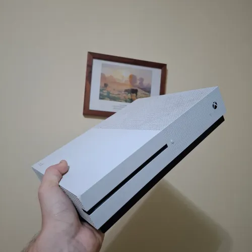 Xbox one S BARBADA + FIFA 17 + jogos digitais