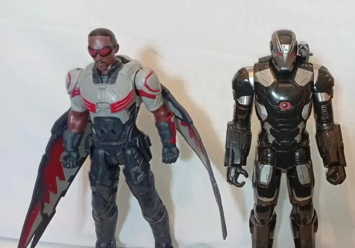 Bonecos Marvel