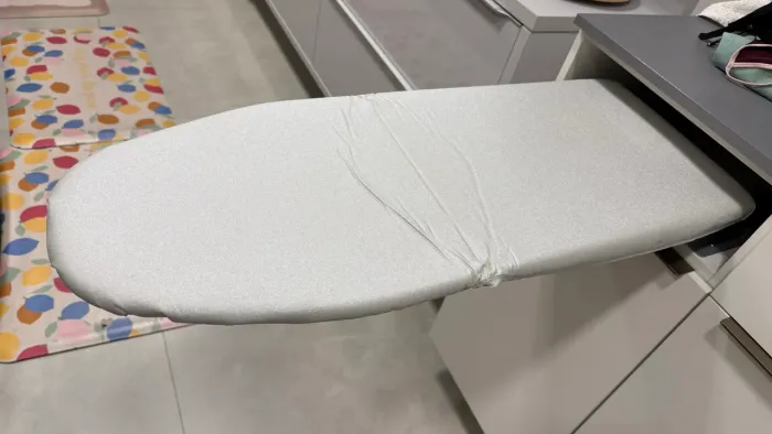 Tabua de passar dobravel de embutir novissima