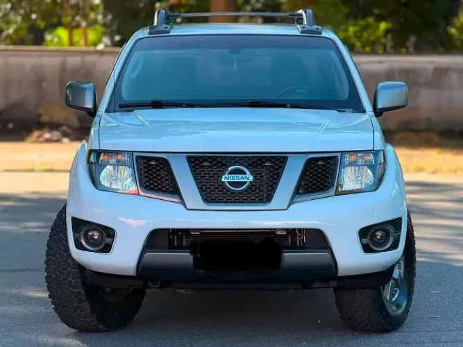 Nissan Frontier SV AT. CD 4X4 2.5 TB Dies. Aut. 2016