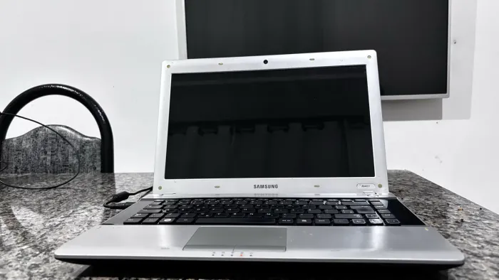 Notebook Samsung rv 411 i3 380m 2.53ghz c Ssd 120 com 6 gb ( ultra rapido ) tela 14