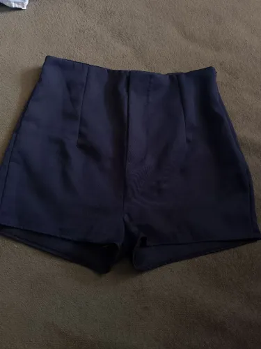 Short alfaiataria azul marinho