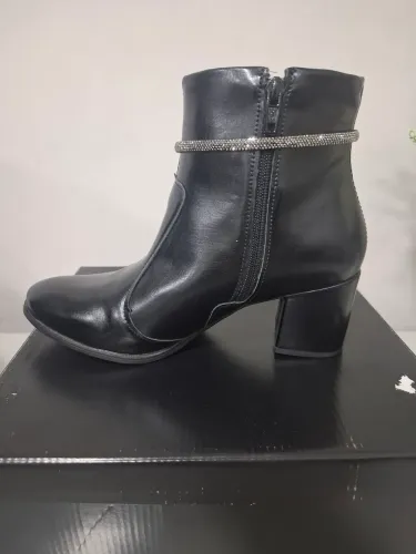Bota salto marca godiva