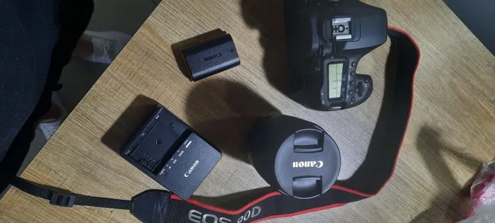 Canon 90D
