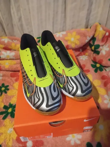 Chuteira society Nike N38, Chuteira Adidas campo N39