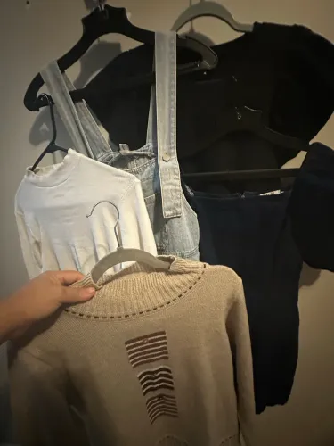 Conjunto de 6 peças tamanho PP ou para crianças de 12 a 13 anos.