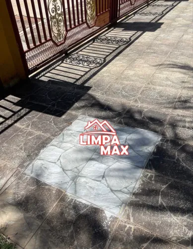 LIMPEZA DE PEDRAS E PISOS EM GERAL