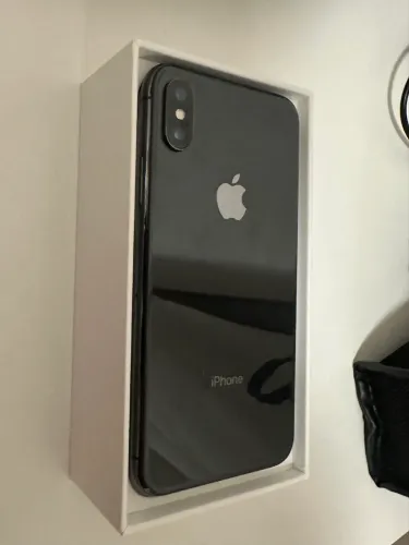 iPhone X 64 GB para retirada de peças. Dano por líquido. Carcaça em ótimo estado.