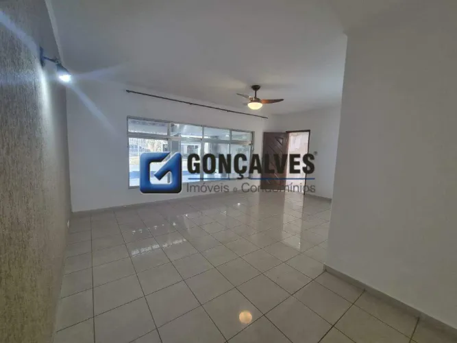 Casa para Alugar em São Bernardo do Campo (Anchieta) | 3 Quartos, 1 Suíte e 4 Vagas