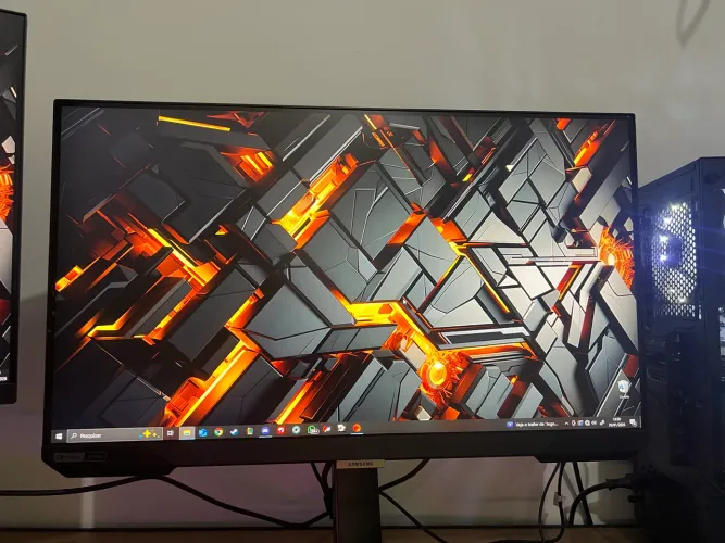 Samsung Odyssey G40 25? (Garantia estendida agosto/2026)