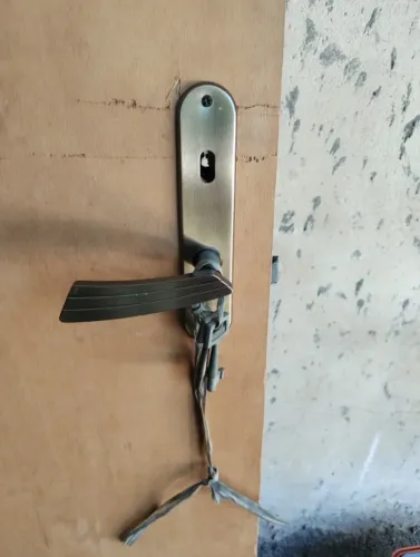 Porta madeira Lisa (molhou um pouco em baixo)