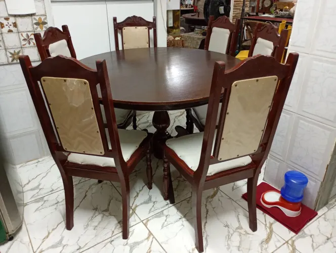Mesa rústica com 6 cadeiras