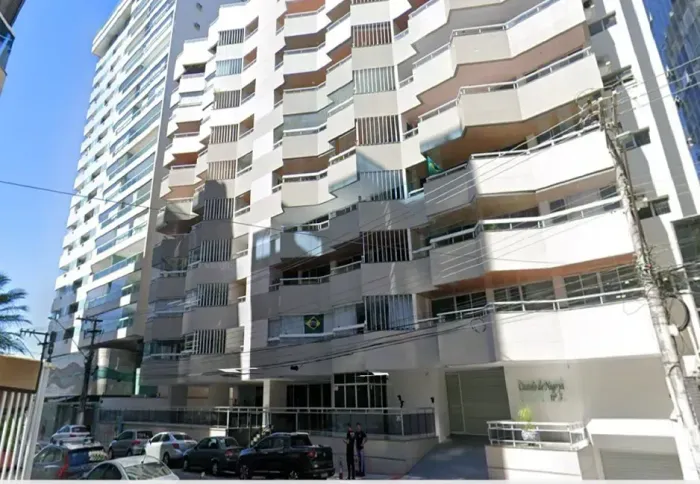 APARTAMENTO QUADRA DO MAR 254 + 42 m² - 4 qtos / 2 STES. TODO DECORADO E CLIMATIZADO, 2 V