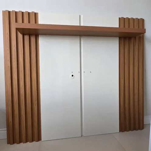 Painel de parede ripado para TV
