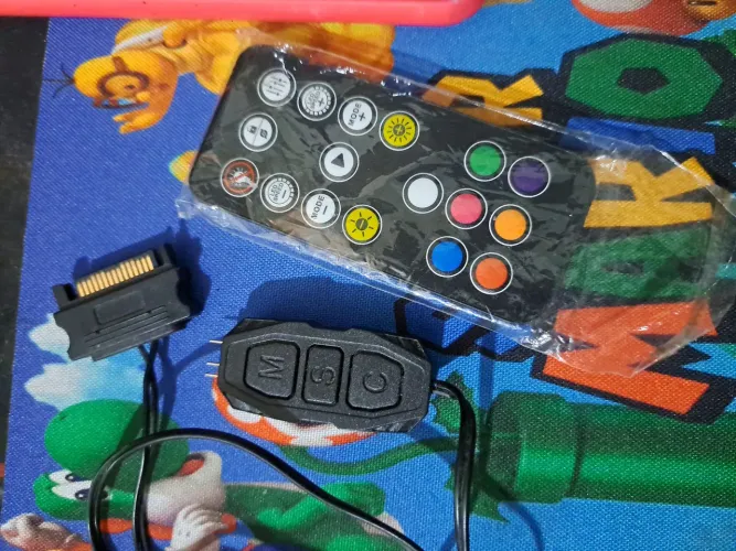 Vendo uma controladora Argb 3 pinos com um controle remoto