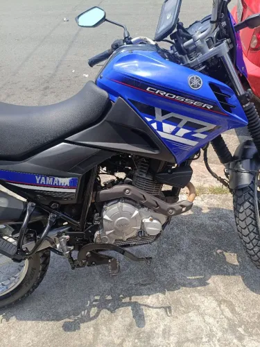 Vendo crosser zerada toda revisada com uma passagem de leilão de financiamento não costa