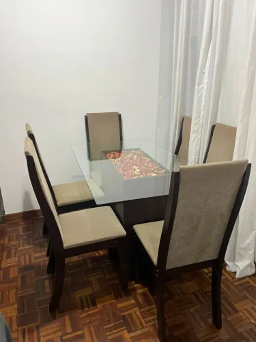 Mesa com 6 cadeiras