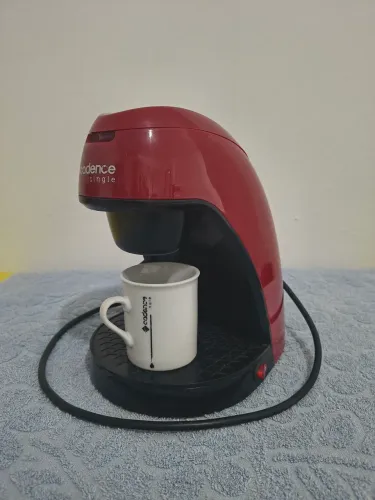Cafeteira Cadence Single Vermelha Usada