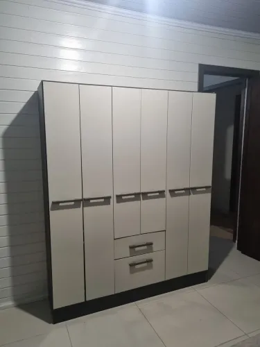 Guarda-roupa semi-novo