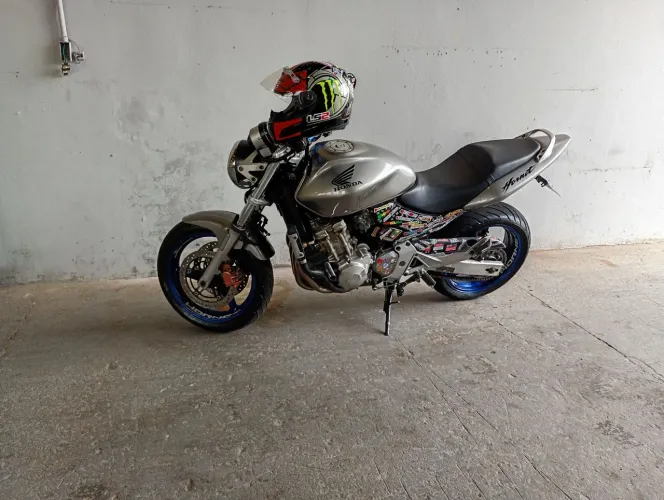 Hornet carburada 