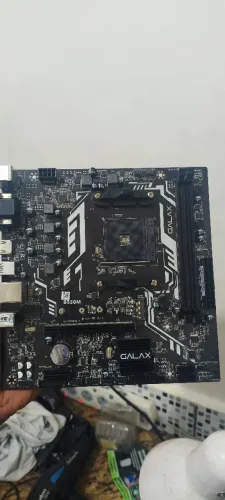 Placa mãe b550 Galax (não reconhece hd nem ssd ) defeito!