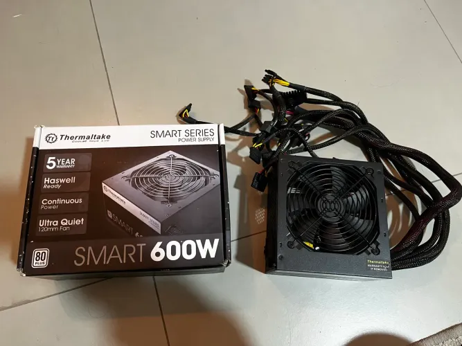 Fonte gamer Thermaltake Smart 600W