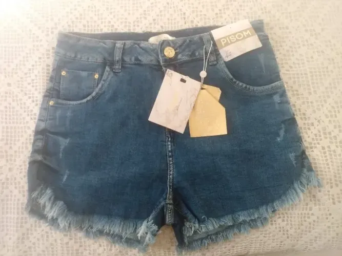 Shorts jeans novo nunca usado com etiqueta 50, reais tamanho 44 marca pisom