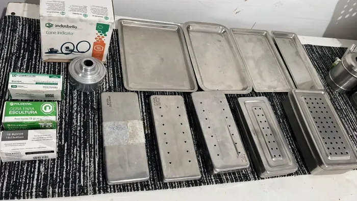 Kit Aço Inox Laboratorial: Bandejas + Estojos Perfurados + Posicionador e Acessórios
