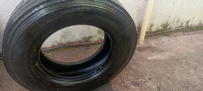 Pneu 235/75 17.5 Bridgestone