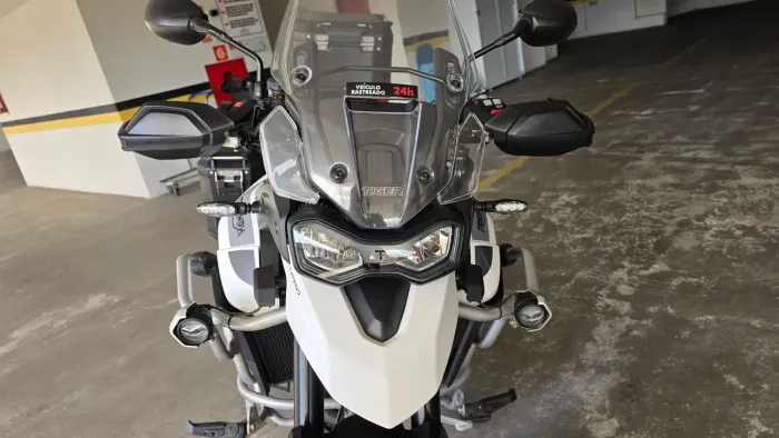 Tiger 900 GT Pro com baús 