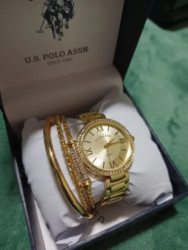 Relógio U.S. POLO ASSN. fundo dourado. nunca usado.