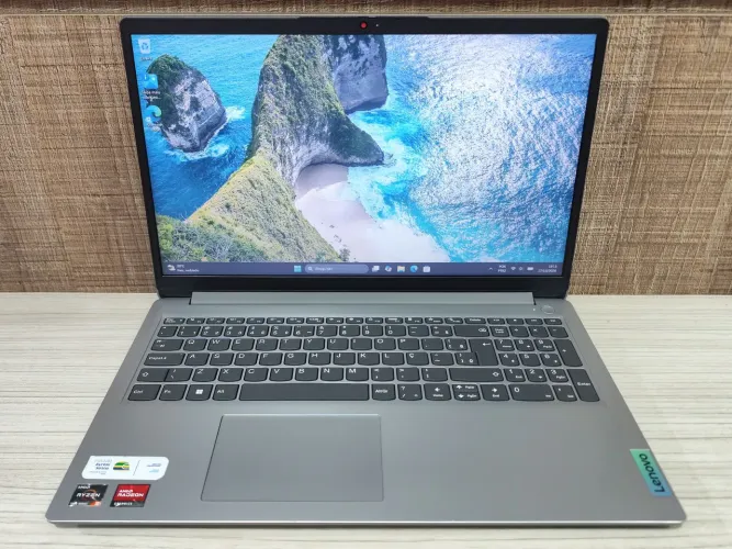 NOTEBOOK LENOVO RYZEN 3/4GB RAM/256GB SSD