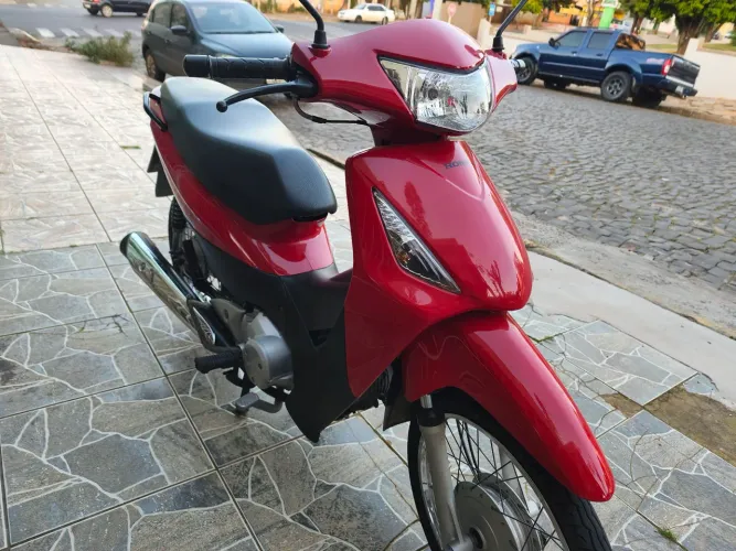 Moto biz impecável apenas 1.485 km